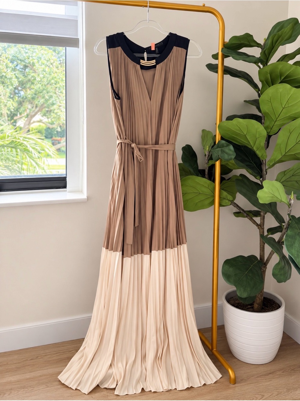 BCBGMAXAZRIA Pleated Colorblock Maxi Dress Gold Detail M - Picture 2 of 3